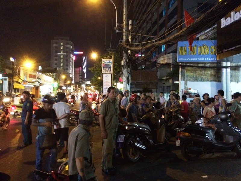 Cuộc đấu sức kinh hoàng của cô bé bán hàng với nữ quái tuổi 23 - ảnh 2